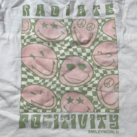 Smiley World size Xl White Radiate Positivity Cropped Graphic Tank Top NWT - Picture 7 of 10